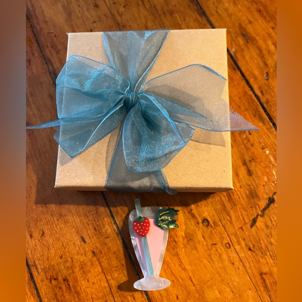 Cocktail Hair Clip with Strawberry